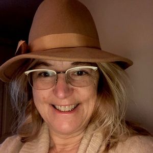 Vintage Doeskin hat-tan with satin ribbon